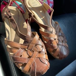 Very good condition origin earth sandals